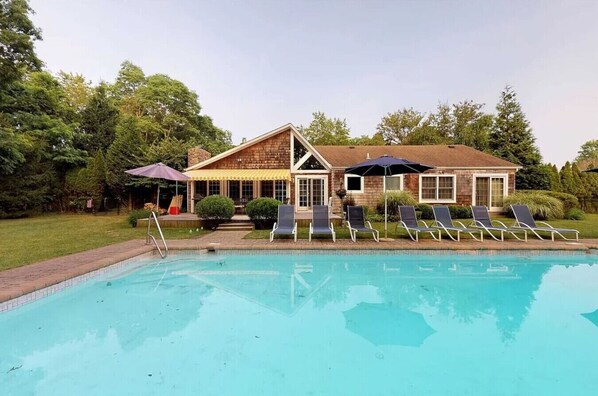 Pool - Large 3 bedroom with a gorgeous pool (Remsenburg-Speonk)