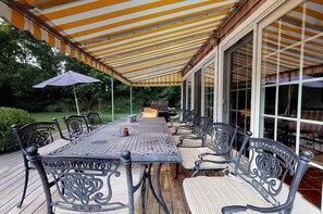 Outdoor dining - Large 3 bedroom with a gorgeous pool (Remsenburg-Speonk)