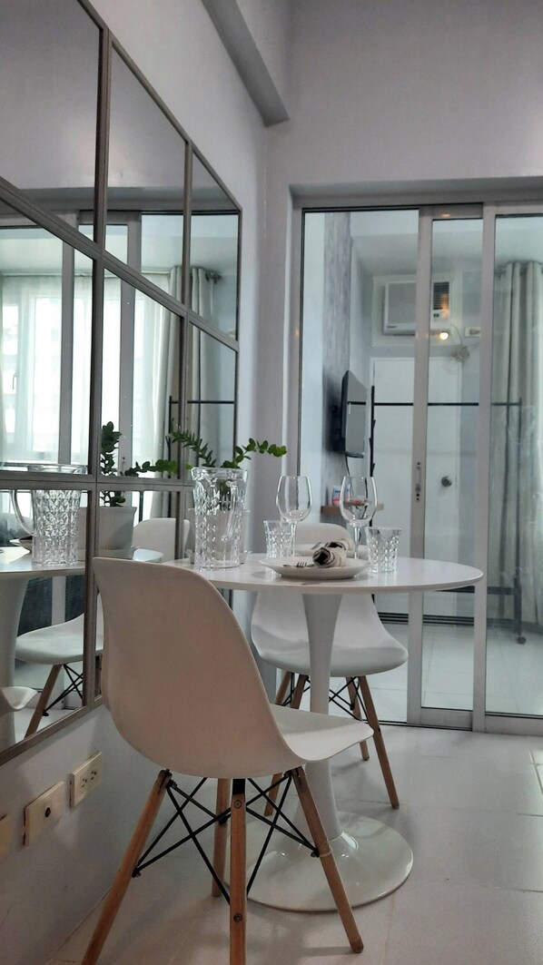 Condo, 1 Bedroom, Patio, City View | Dining room