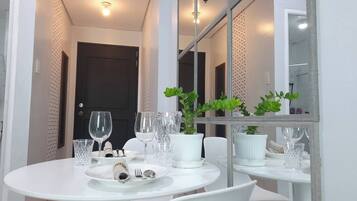 Condo, 1 Bedroom, Patio, City View | Dining room