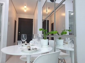 Kondominium, 1 kamar tidur, patio, pemandangan kota | Ruang makan