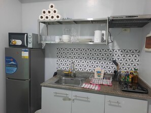 Condo, 1 Bedroom, Patio, City View | Interior