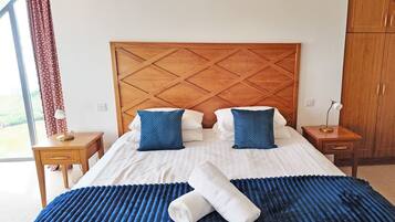 4 bedrooms, iron/ironing board, free WiFi, bed sheets