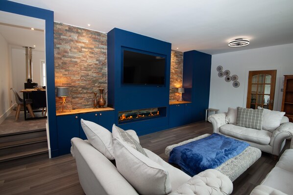 Smart TV, fireplace - Spacious 5-Bedroom House (Braco)