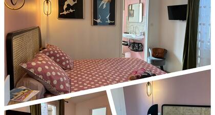 La CAMARGUAISE Chambre Petit déjeuner et Parking inclus.
Maison SOL en CIEL.