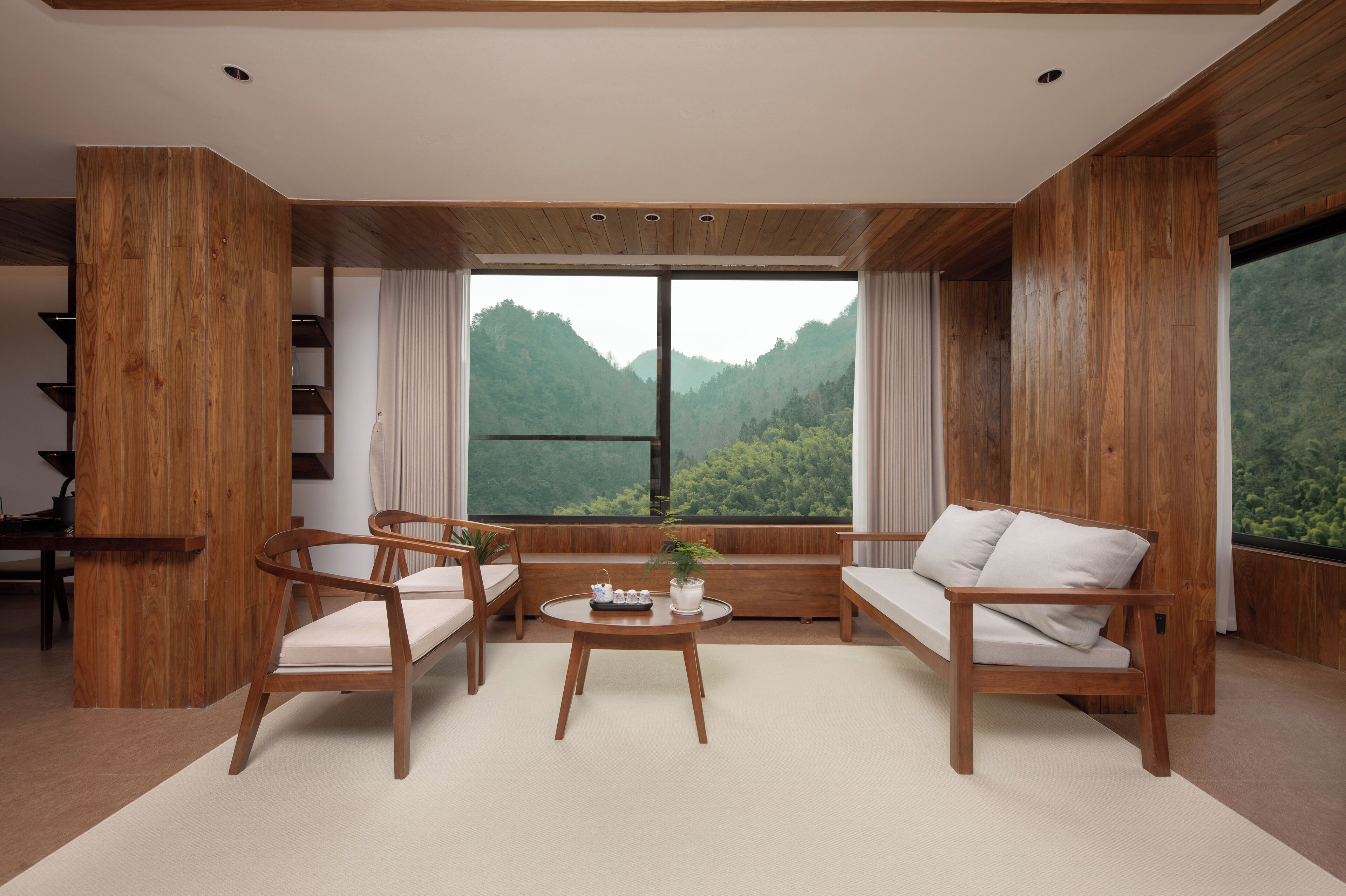 Familien-Vierbettzimmer, Mehrere Betten, eigenes Bad, Hügelblick