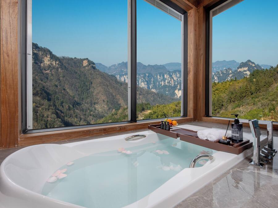 Kamar Quadruple Keluarga, Beberapa Tempat Tidur, kamar mandi pribadi, pemandangan bukit | Kamar mandi | Perlengkapan mandi gratis, pengering rambut, jubah mandi, dan sandal