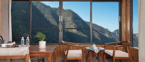 Luxury Double Room, 1 Queen Bed, Private Bathroom, Hill View