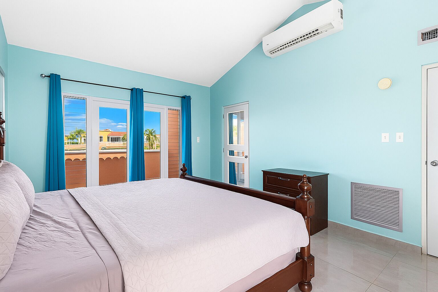 3 camere, una scrivania, ferro/asse da stiro, Wi-Fi gratuito