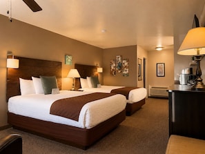 In-room safe, iron/ironing board, WiFi (free), bed sheets - Mountain View Lodge and Resort (Manson)