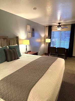 Single Room, 1 King Bed, Pets allowed, Ground Floor | In-room safe, iron/ironing board, free WiFi, bed sheets - Mountain View Lodge and Resort (Manson)
