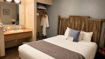 Family Suite, 2 Bedrooms, Pets Allowed, Ground Floor | In-room safe, iron/ironing board, WiFi (free), bed sheets
