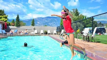 Piscine extérieure (ouverte en saison)