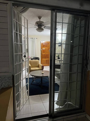 Enjoy this central, stylish 1 bedroom apt. with AC, wi-fi, security, and more!