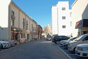 موقف سيارات (بتكلفة إضافية)