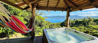 Latui Lodge, Self-catering secluded villa with commanding Bay views