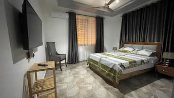 5 bedrooms, desk, iron/ironing board, free WiFi