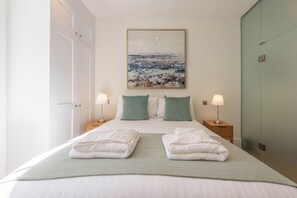 2 bedrooms, iron/ironing board, WiFi, bed sheets - Spacious 2-Bed on Wemyss Place- Walk to Princes St, Pet-Friendly, Sleeps 5 (Edinburgh)