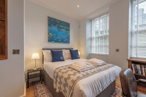 2 habitaciones, tabla de planchar con plancha, wifi y ropa de cama 