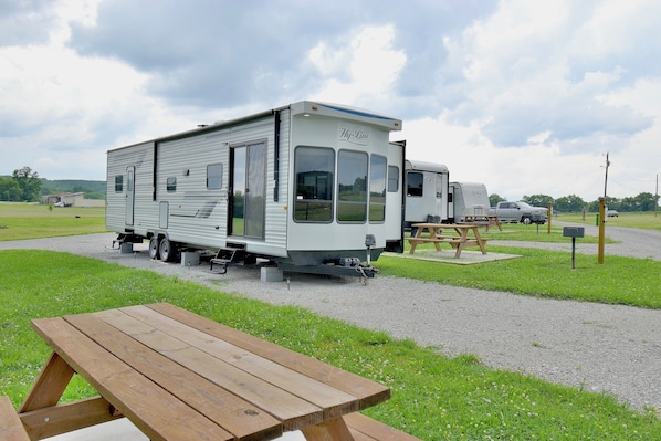 Exterior - The Cozy Camper (Decatur)