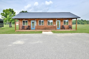 Exterior - The Cozy Camper (Decatur)