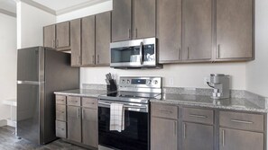 Fridge, oven, stovetop, dishwasher