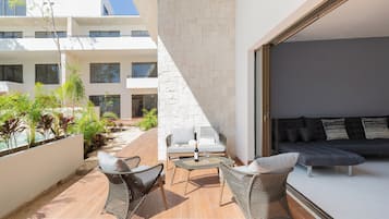 Apartamento de lujo, 2 habitaciones, vistas a la piscina | Terraza o patio