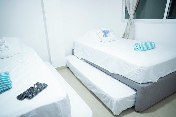 2 chambres, fer et planche à repasser, draps fournis