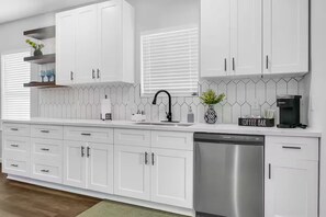Fridge, microwave, oven, stovetop - Remodeled Gated home, Sleep 6 by Houston Downtown, Medical Center, NRG Stadium (Houston)