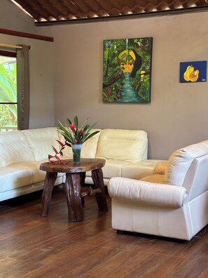 Hytte, hageutsikt | Oppholdsrom