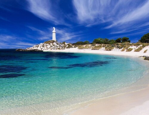 Coastal convenience - 2 min walk to shops & cafes