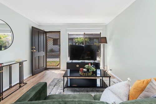 Coastal Elegance! A Luxurious, Dreamy Escape!