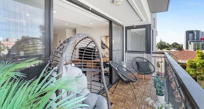 City Life: 2BR Apt with Pool, Gym, Sauna & Car Bay