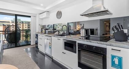 City Life: 2BR Apt with Pool, Gym, Sauna & Car Bay