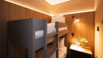 Standard Twin Room | Desk, free WiFi