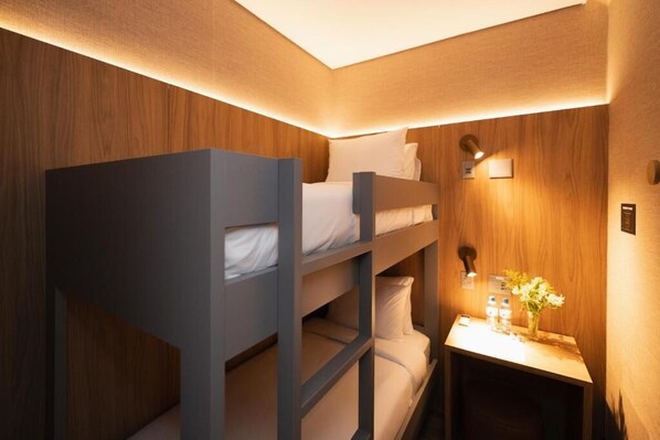 Standard Twin Room | Desk, free WiFi