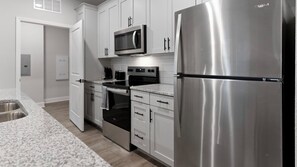 Refrigerador, horno, parrilla de estufa y lavavajillas