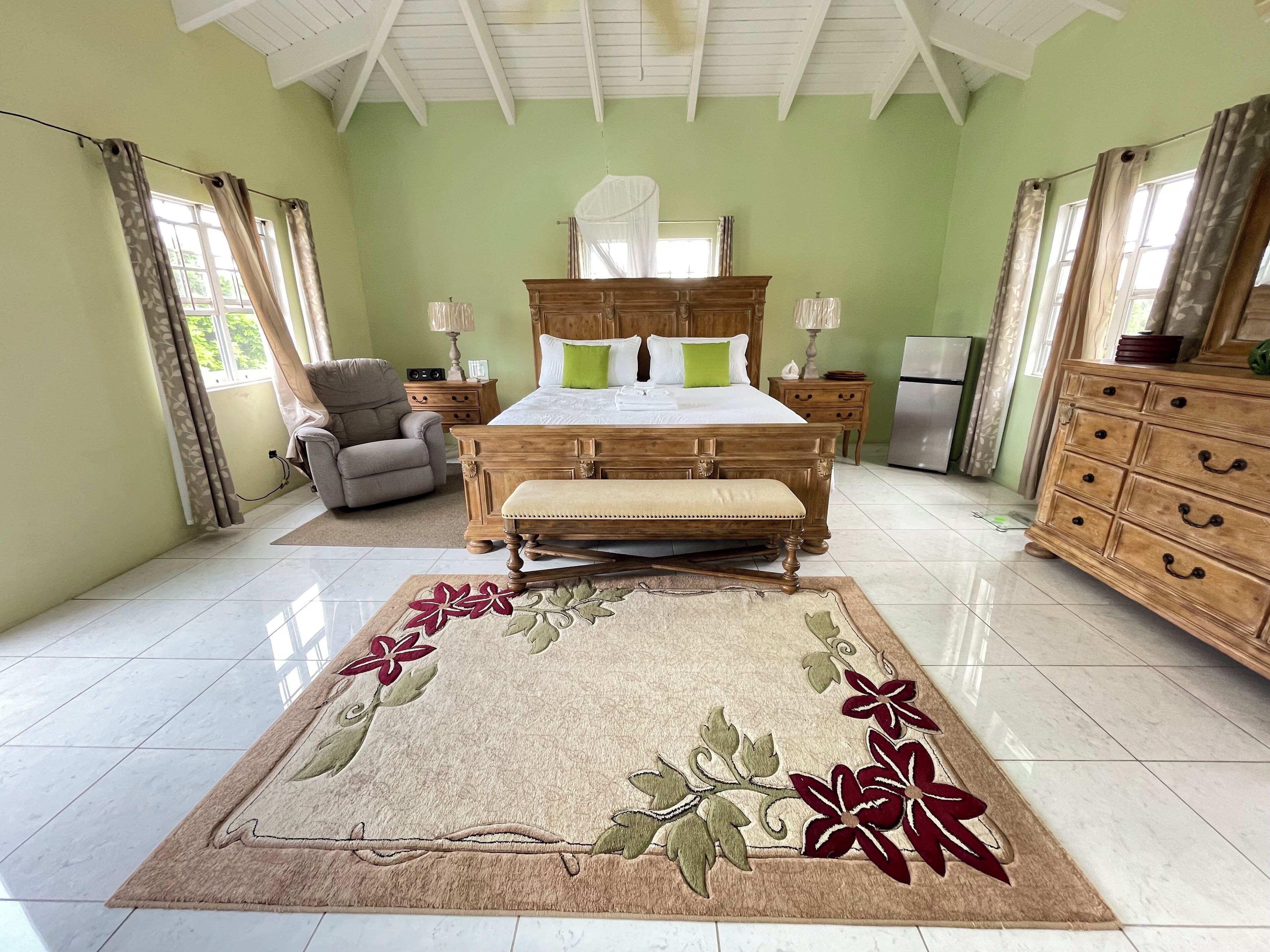 3 chambres, fer et planche à repasser, accès au Wi-Fi (inclus)