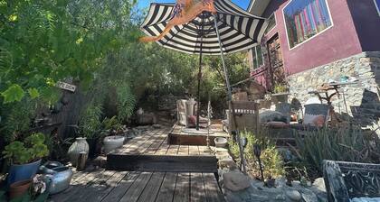 The Loft at Topanga Canyon: Cottage Retreat with Trails, Creek & Mountain View