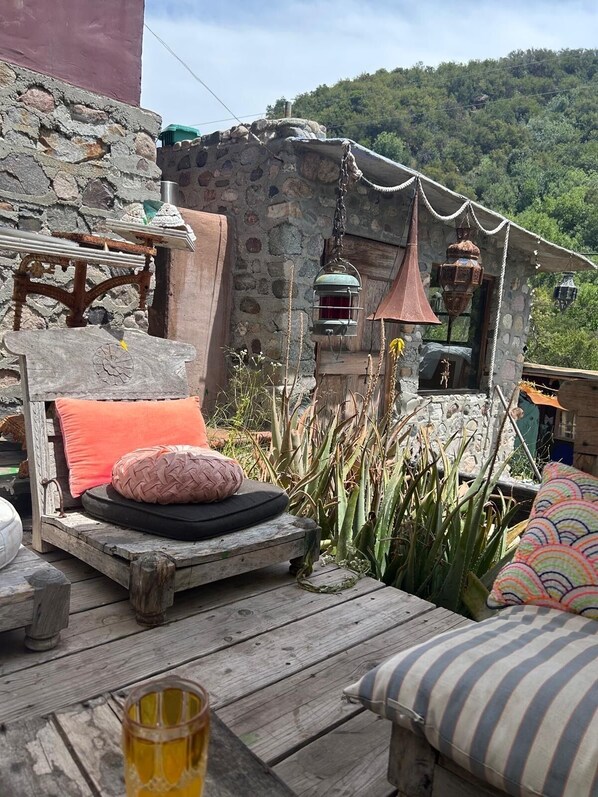 Property grounds - The Loft at Topanga Canyon: Cottage Retreat with Trails, Creek & Mountain View (Topanga)