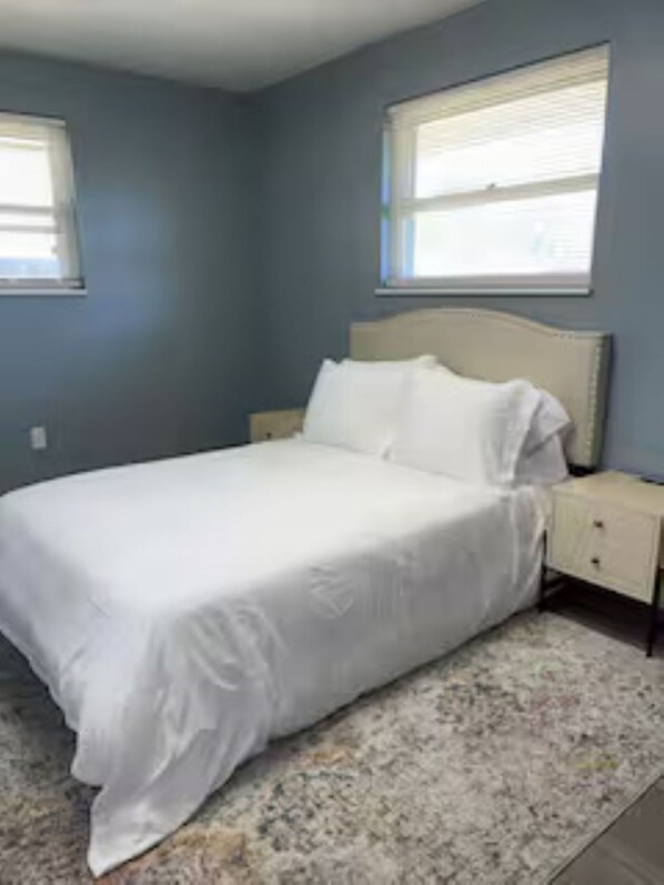 3 bedrooms, iron/ironing board, WiFi, bed sheets