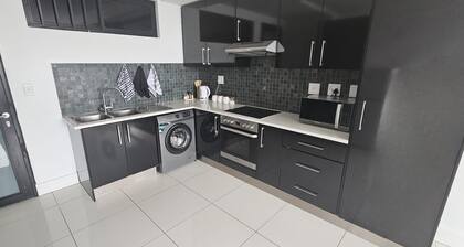 Chic 2-bedroom apartment with WiFi, gym in awesome central Windhoek.
