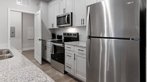 Fridge, oven, stovetop, dishwasher