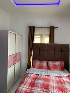 公寓 | 办公桌、免费 WiFi