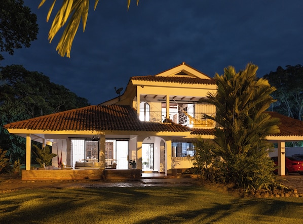 Fachada de la propiedad