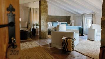 Suite, vistas al jardín | Caja fuerte y wifi gratis