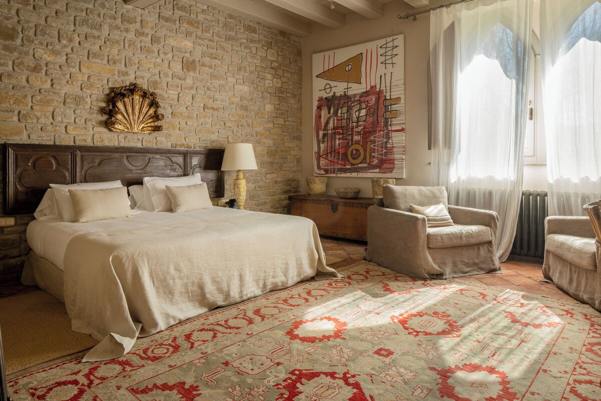 Suite, Garden View | In-room safe, free WiFi
