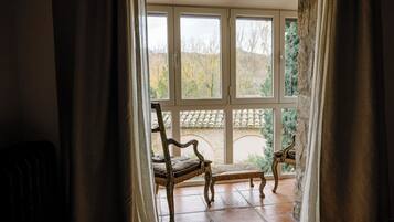 Chambre Double Junior, vue jardin | Coffres-forts dans les chambres, Wi-Fi gratuit