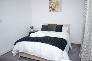 2 chambres, fer et planche à repasser, Wi-Fi, draps fournis