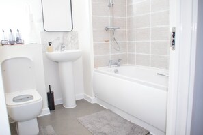 مناشف، صابون، ورق حمّام